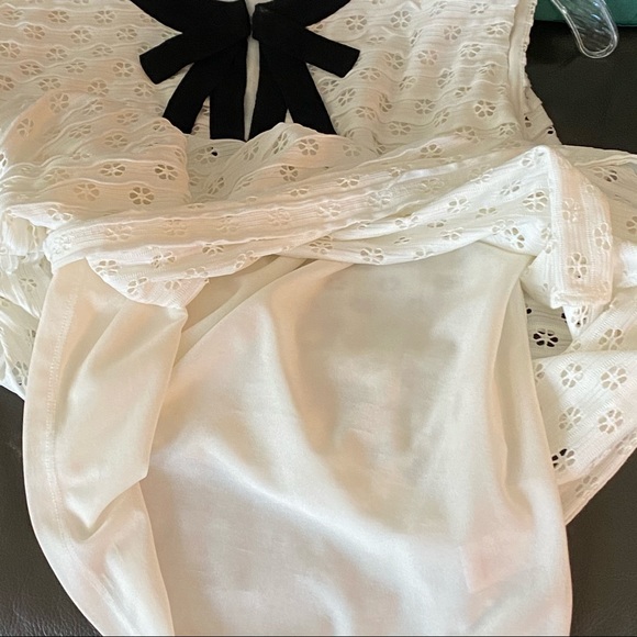 CeCe Sleeveless White Top Eyelet Lace Dressy or Casual Size M NWT - Picture 4 of 11